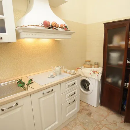Miss Polly Apartment